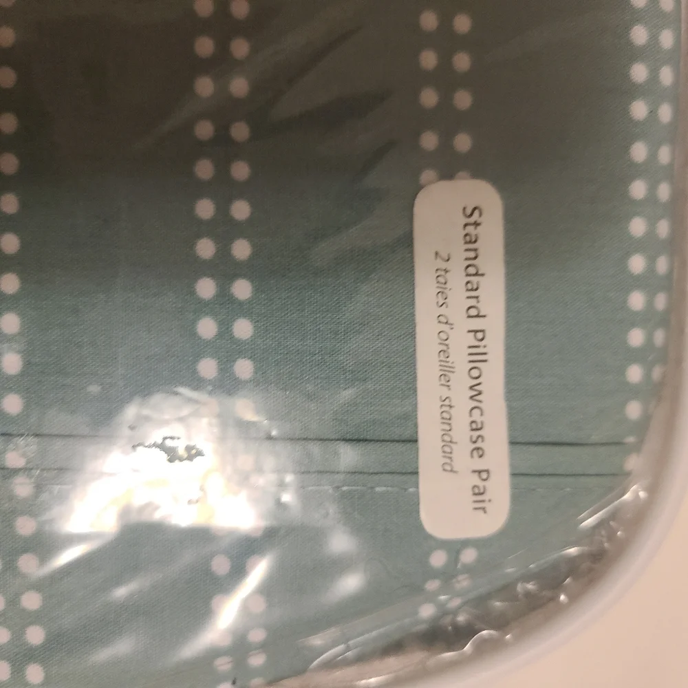 Lacoste Dot Stripes Cotton Percale Pair of Standard Pillowcase in Cameo Green